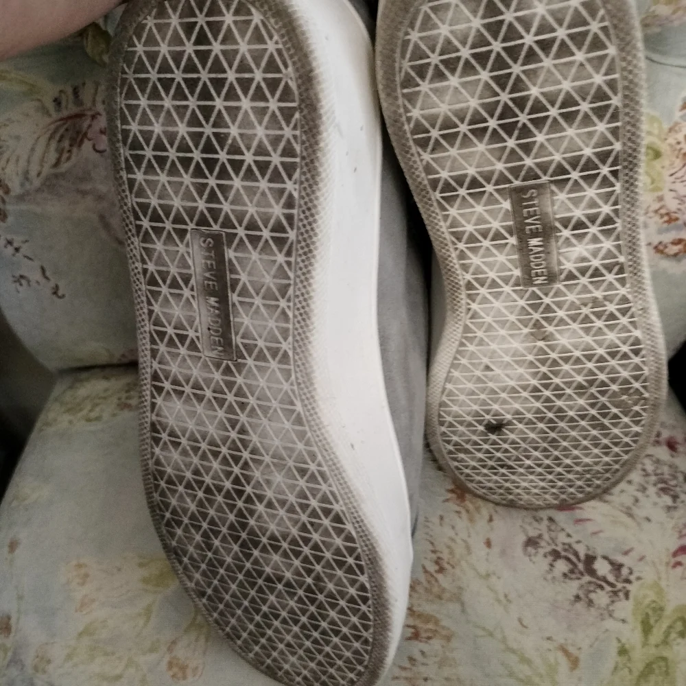 Steve Madden Pom Pom Slip on Sneakers size 9 - Picture 5 of 5